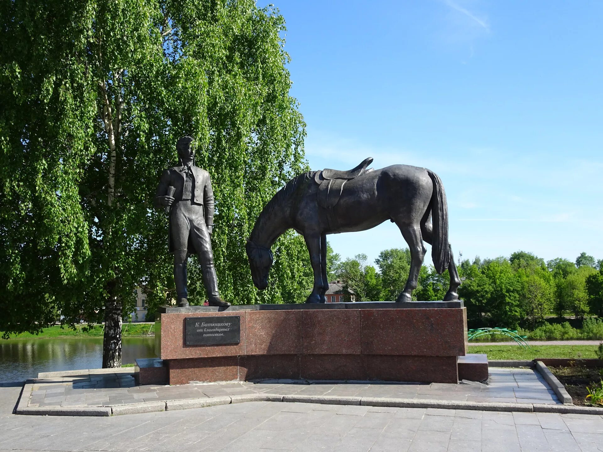 Прогулка по москве батюшков. Памятники на набережной в вологде. памятник батюшкову на кремлевской. памятник батюшкову самара. памятник батюшкову в великом устюге.