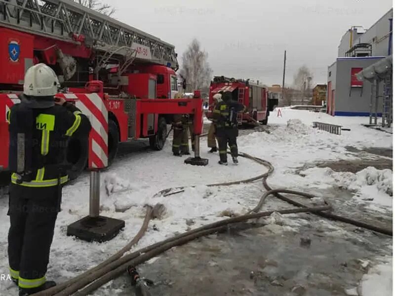 Пожар в володарском районе брянска. Пожарные брянск. пожарные на брянской улице москва. брянские новости пожар.