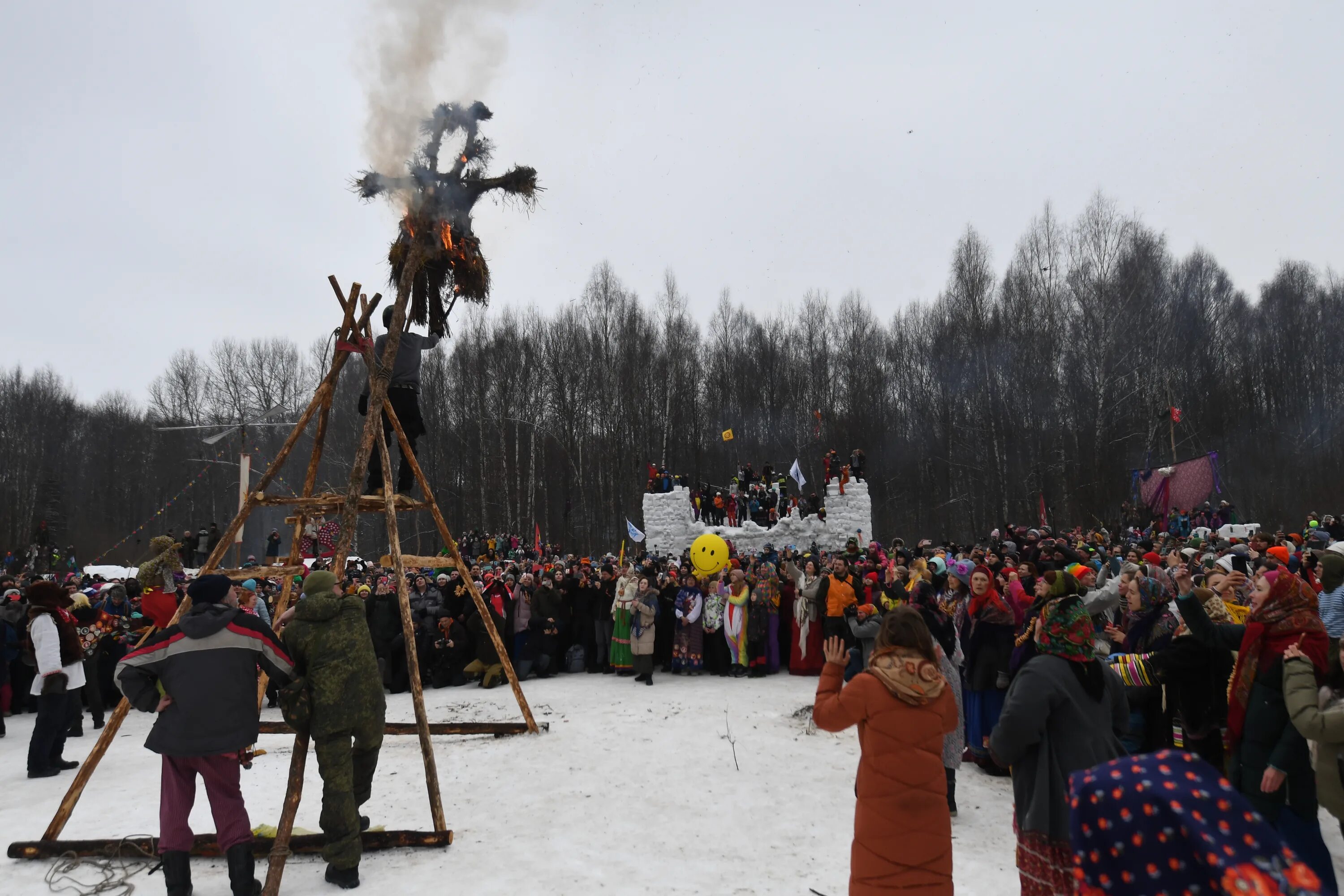 Народные гуляния на масленицу 2024. Парк Маяковского Екатеринбург Масленица 2023. Парк Маяковского Екатеринбург Масленица 2024. Масленица Екатеринбург в ЦПКИО им. Маяковского. Масленица мероприятия.