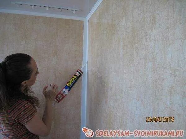 На что клеить уголок пвх. Пластиковые уголки для стен. панелями пвх уголки для стен. уголок на стык обоев. пластиковые уголки на обои.
