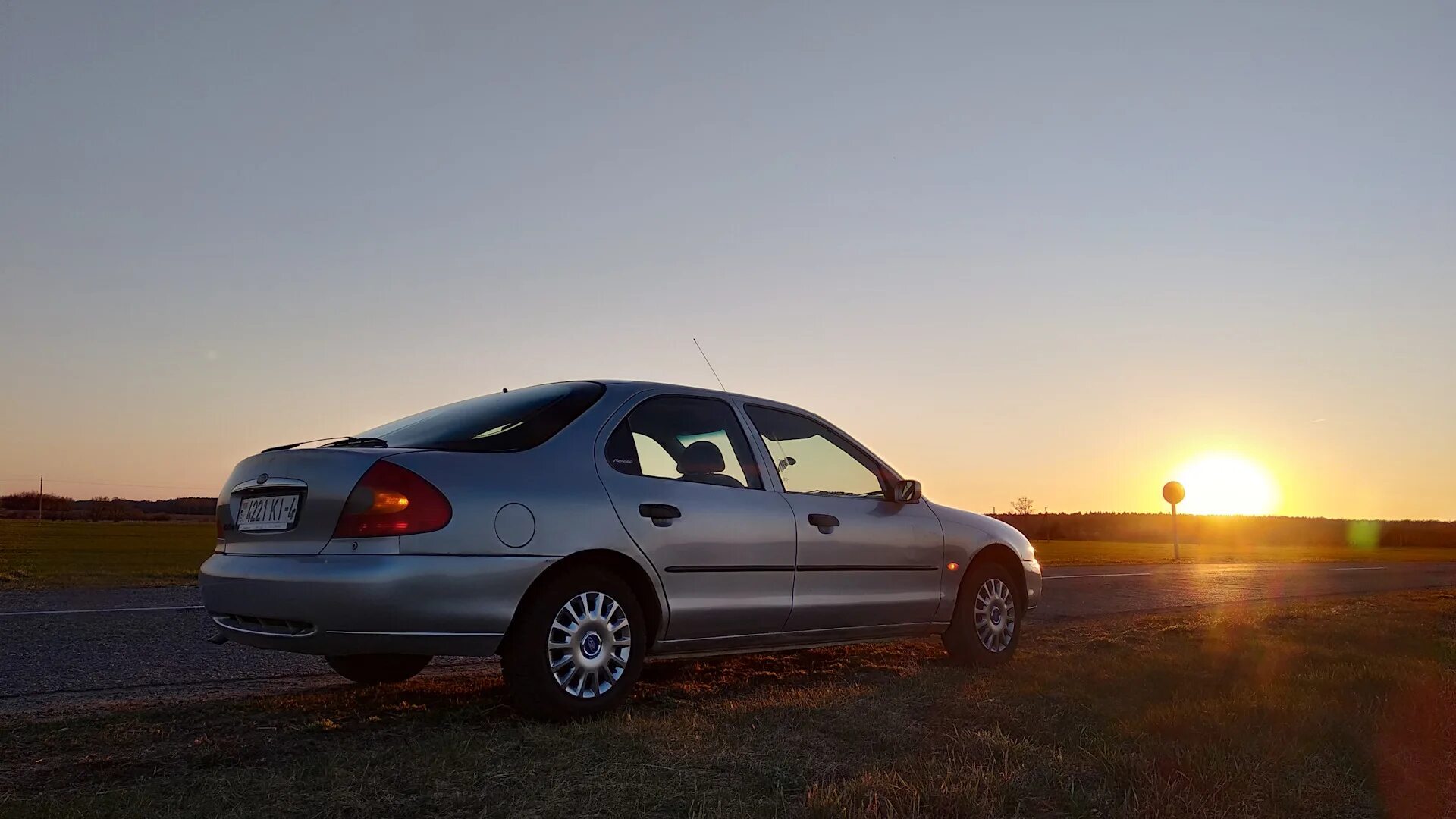 Форд Мондео 2 серебро. Ford Mondeo 2 1997 серебро. Форд Мондео серебристый 2001 Мексика багажник. Найти брошенный Форд Мондео 1.