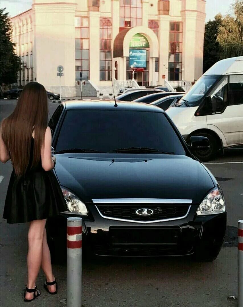 Девушки и машины ваз. Опер машины с девушками. Девчонка около оперской машины. Оперские девушки. Девушки радом с четыркой.