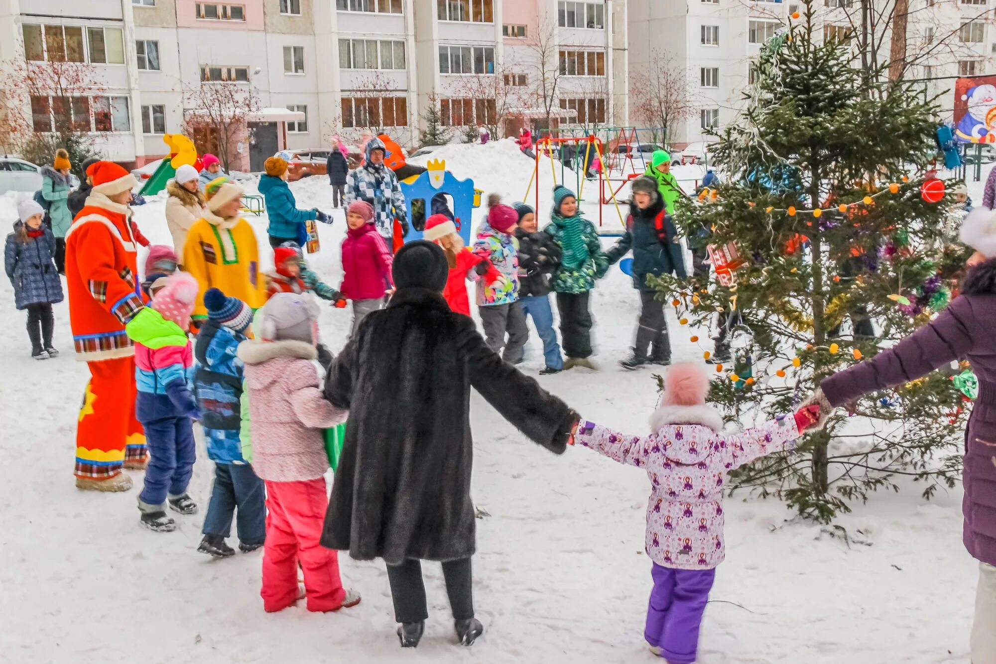 новогодний праздник двора сценарий