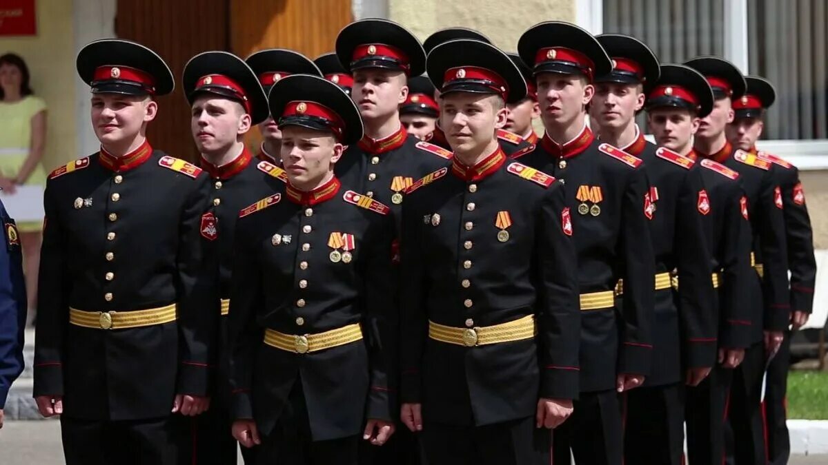 Сву видео. Тверское СВУ. Суворовец Тверского Суворовского военного училища. Тверское кадетское училище. Тверское Суворовское военное училище 1 взвод 3 рота.