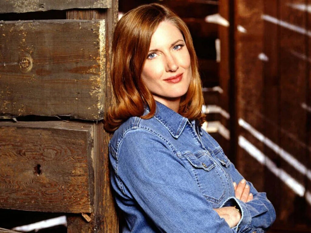 Theresa russell 1998. Беверли марш оно 1990. 22. Заставь меня о тул. Кларк кент тайны смолвиля.