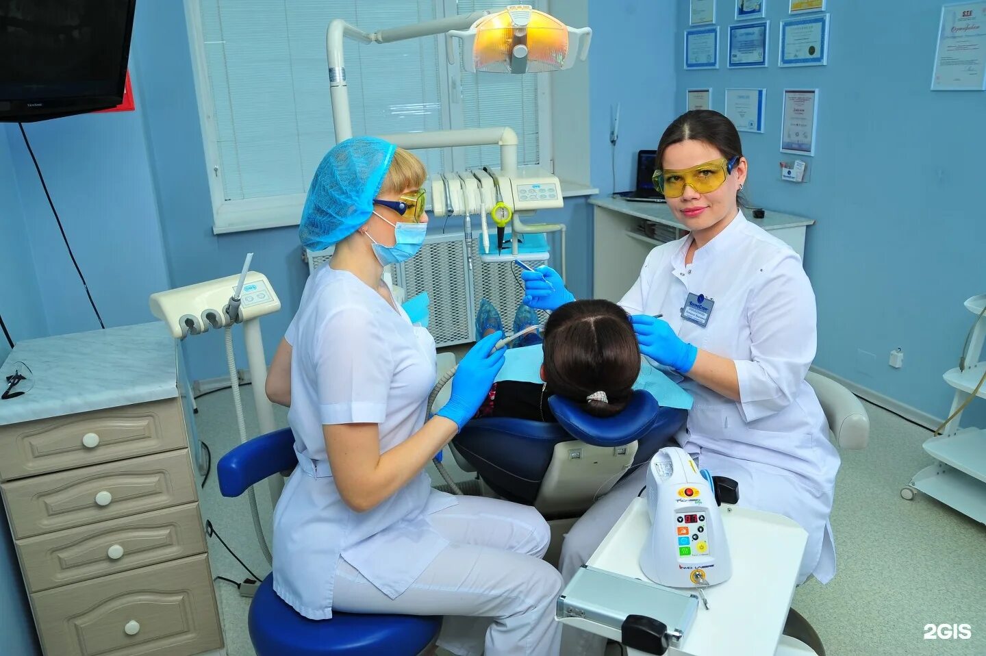 Спартамед омск. Работа стоматологом в омске. Семейная стоматология на серова 16. Серова 16б семейная стоматология. Спартамед стоматология омск.