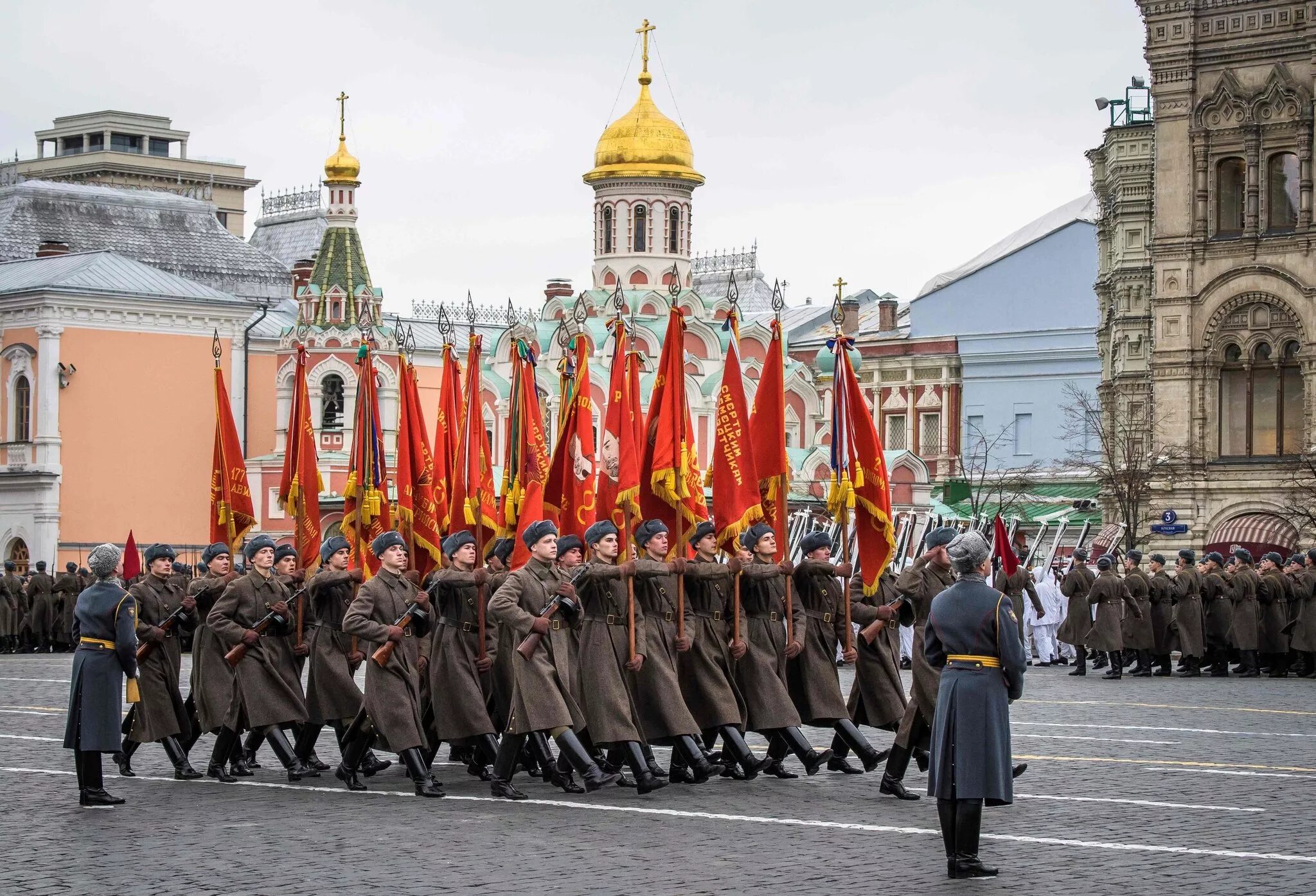 Русские коммунисты. Парад СССР. Парад коммунистов в России. Самый известный парад. Читать парад