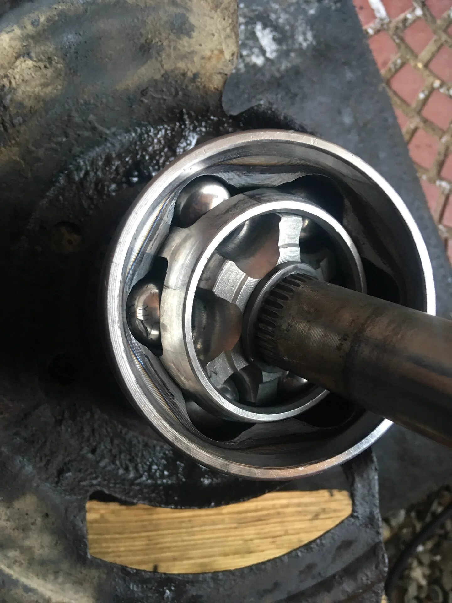 Шрус вольво лапландер. Ford ranger 2013 внутренний пыльник привода. Ремонт шруса. Пыльник шруса мазда 323. Ремонт шруса.