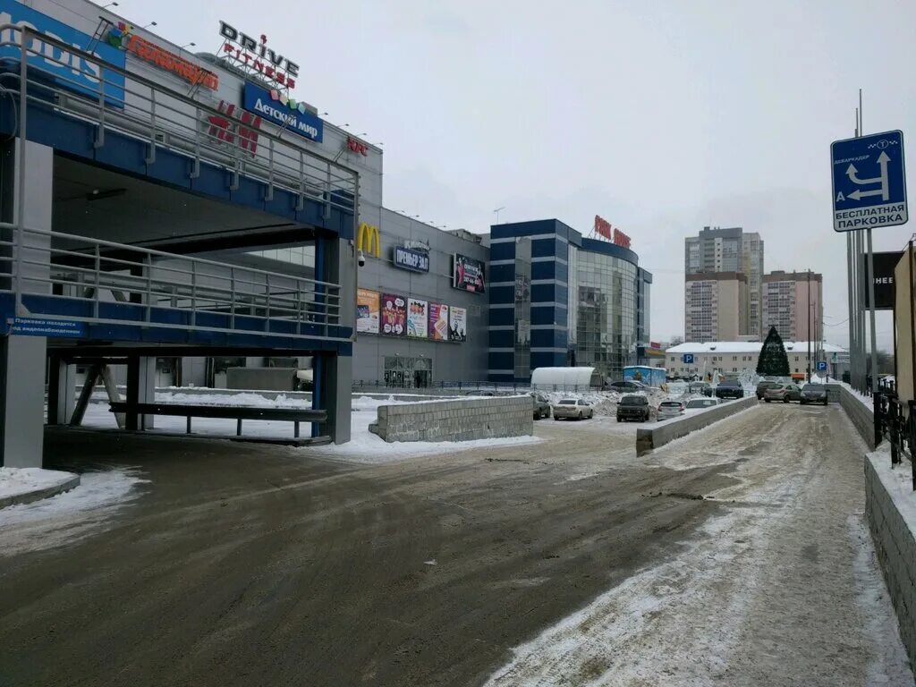 Парк хаус парковка. Торговый центр парк хаус екатеринбург. Парковка парк хаус казань. Ашан бесединское шоссе 15. Парк хаус, москва, сигнальный проезд.