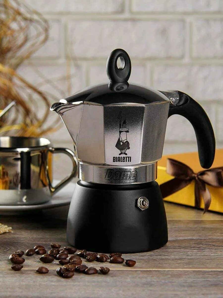 Биалетти гейзерная кофеварка. Гейзерная кофеварка Bialetti. Итальянская гейзерная кофеварка Bialetti. Bialetti гейзерная кофеварка электрическая. Гейзерная для кофе купить