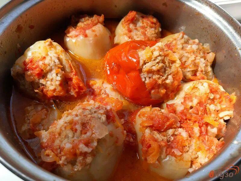 Потушить перцы фаршированные. Сколько весит 1 фаршированный перец. Перец фаршированный заморозка. Сколько во времени варится фаршированный перец. Фаршированный перец в мультиварке.