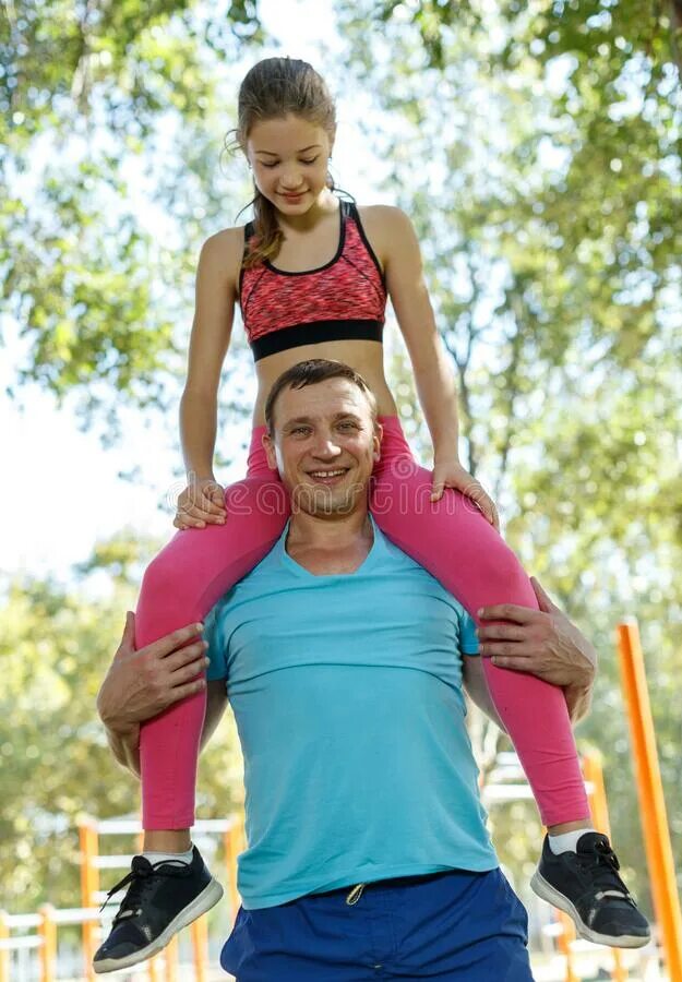 Shoulder Ride Kids. Shoulder Ride women on Kids. Kids on Shoulders Ride. Shoulder Ride sister.