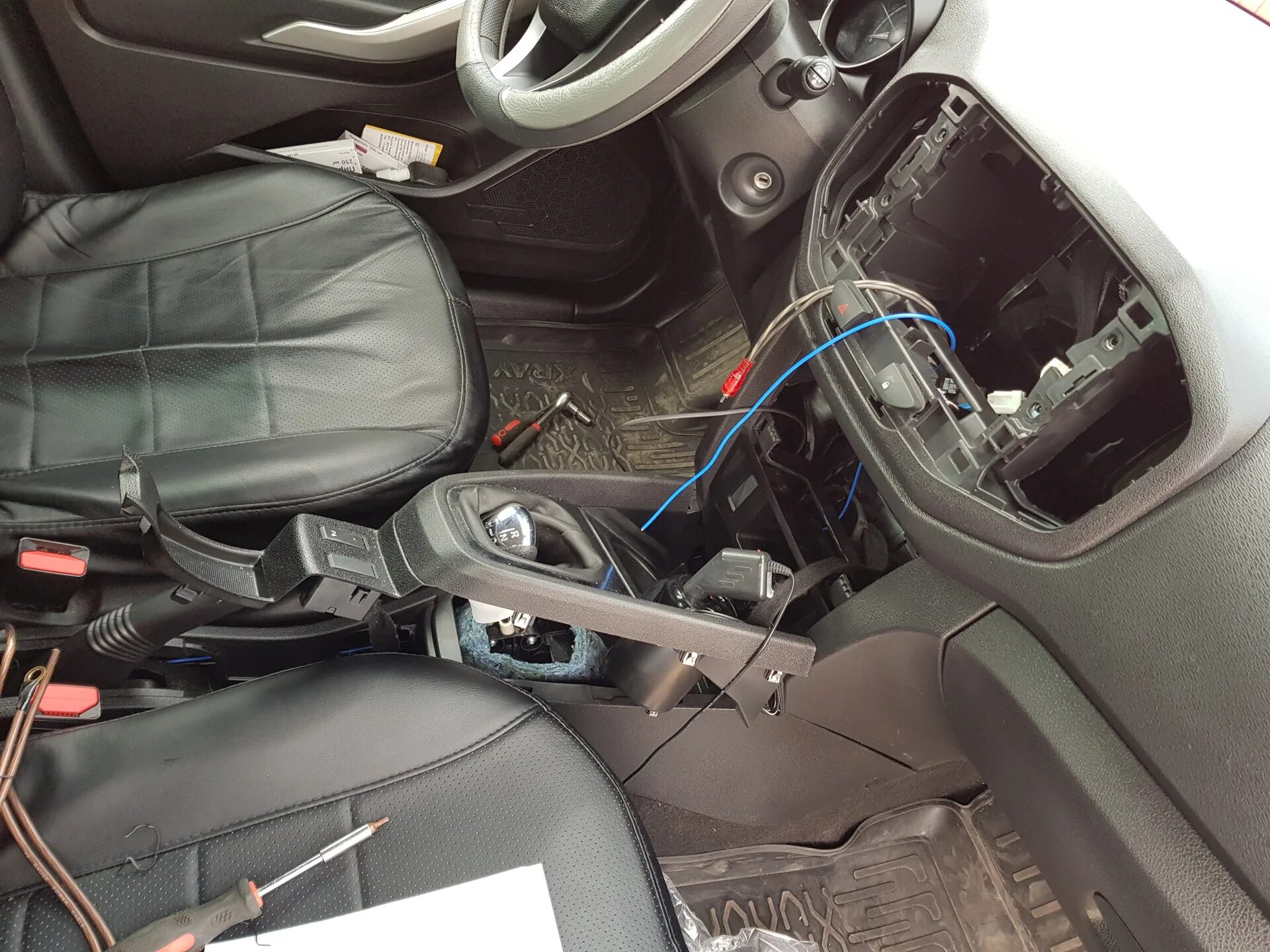 Торпеда Приора 2. Крепления центральной накладки консоли. - Lada 21102, 1,6 л, 2