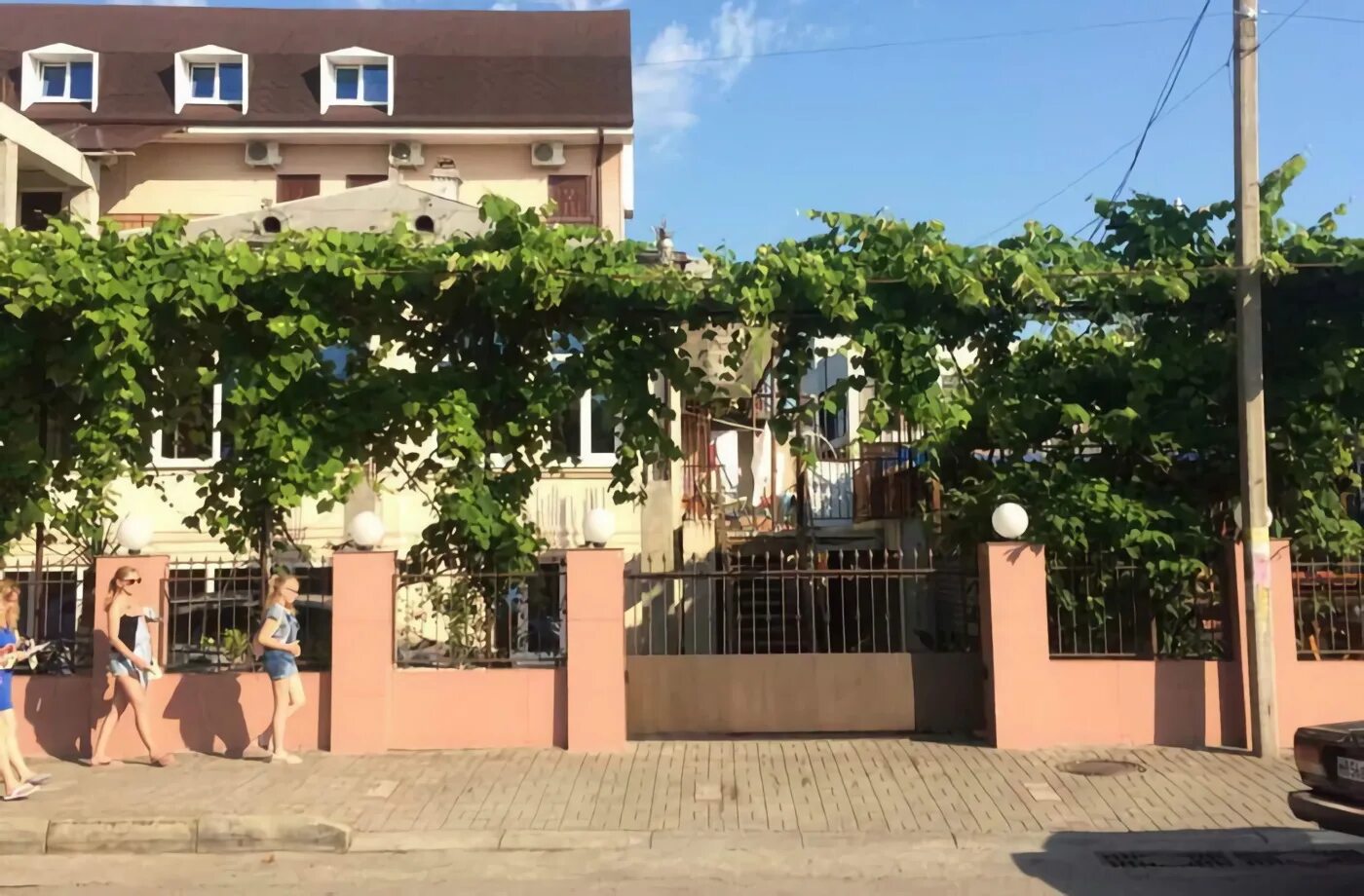 Гагры абхазия лео. Отель абхаз лео. Абхаз лео фото. Абхаз лео. Абхаз лео гостевой дом в гаграх.