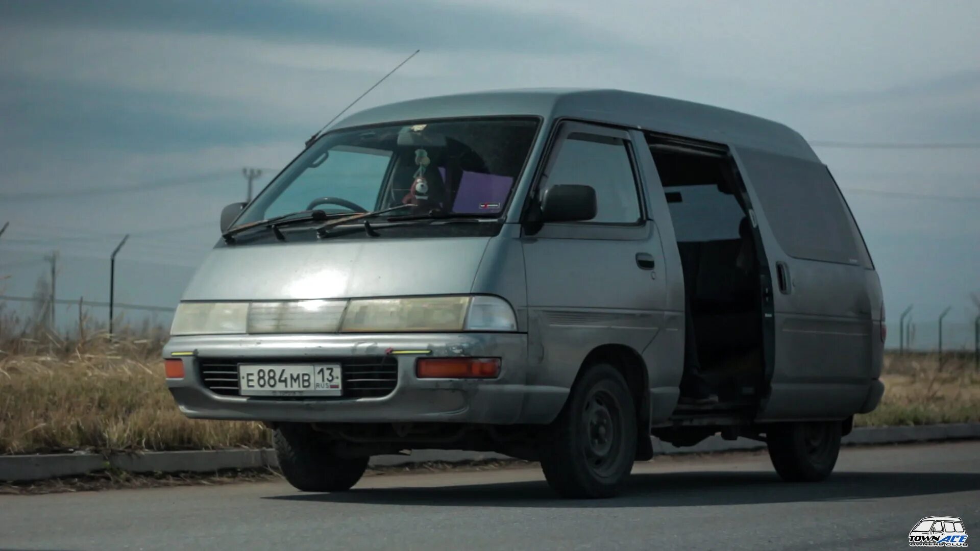 Тойота таун айс бензин. Toyota Town Ace 1995. Toyota Town Ace 2007. Toyota Town Ace 1995 красный. Автодом Таун айс.