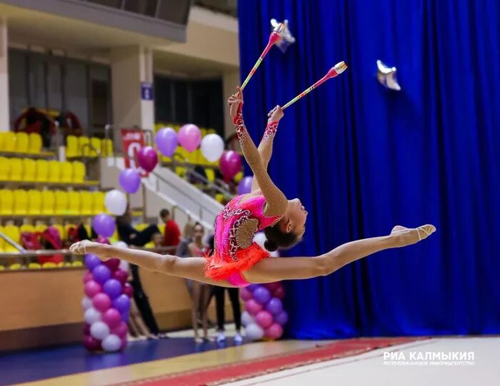 художественная гимнастика в костроме в давыдовском. волгоград художественная гимнастика соревнования. дарина гимнастика.