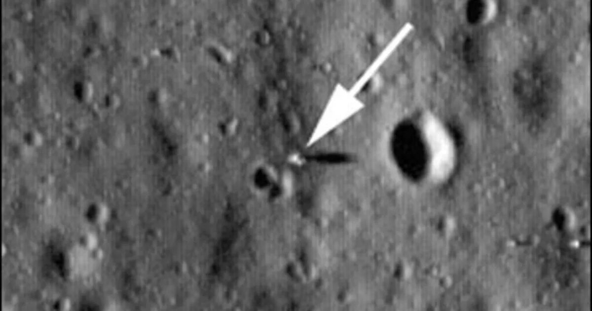 место посадки аполлон 11 на луне в телескоп. снимки следов высадки американцев на луну. снимки lro аполлонов. снимки места посадки американцев на луне. Lro снимки мест посадки.