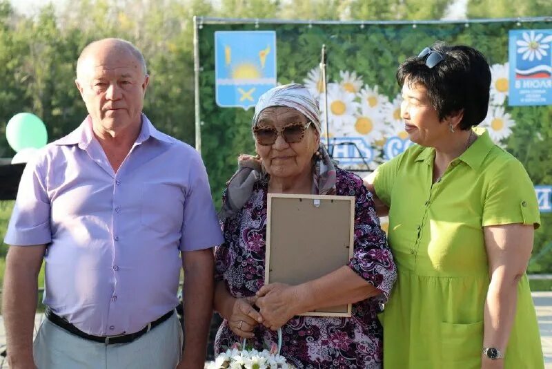 Оренбург пар. Оренбург пар. Печаль семейной пары. Семейную пару в оренбурге. Пара оренбург.