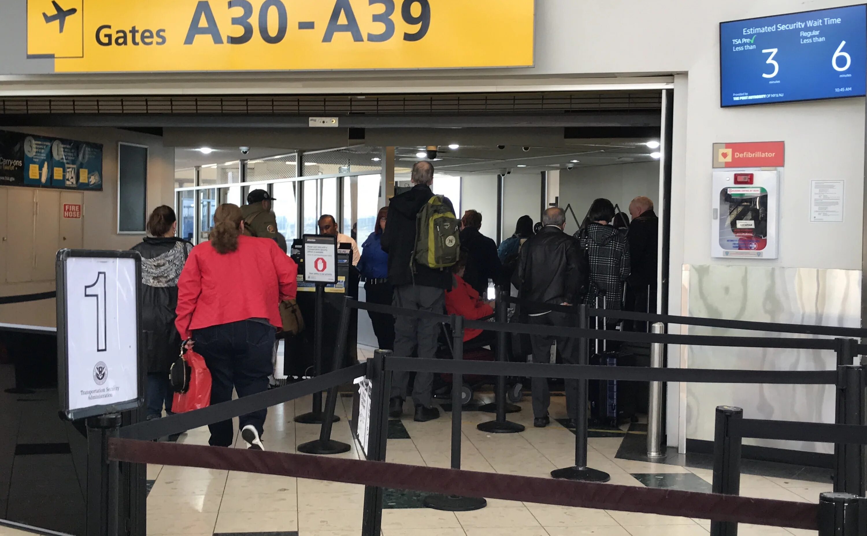Plane gate. Gate в аэропорту. ворота в аэропорту. departure gate в аэропорту. gate 1 аэропорт.