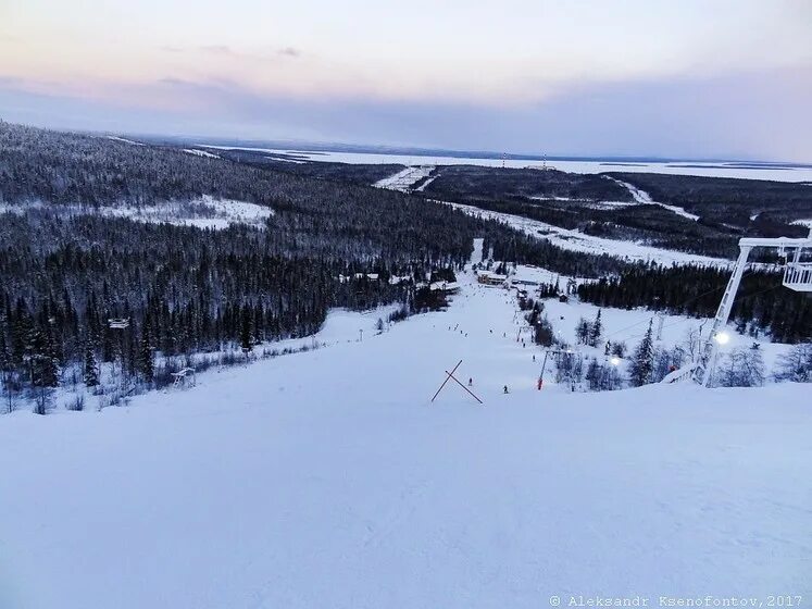 Горнолыжка полярные зори. Полярные зори склон салма. Салма полярные зори горнолыжный курорт. Горнолыжная база салма полярные зори. Лысая гора полярные зори.