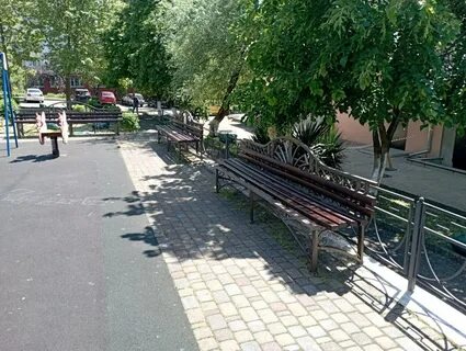 В Туапсе начали ремонт детской площадки на улице Киевской.