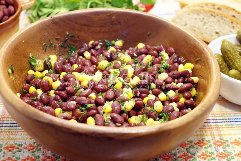 Салат из фасоли и кукурузы. Фасоль и кукуруза. Фасоль кукуруза. Горошек кукуруза фасоль. Фасоль кукуруза.