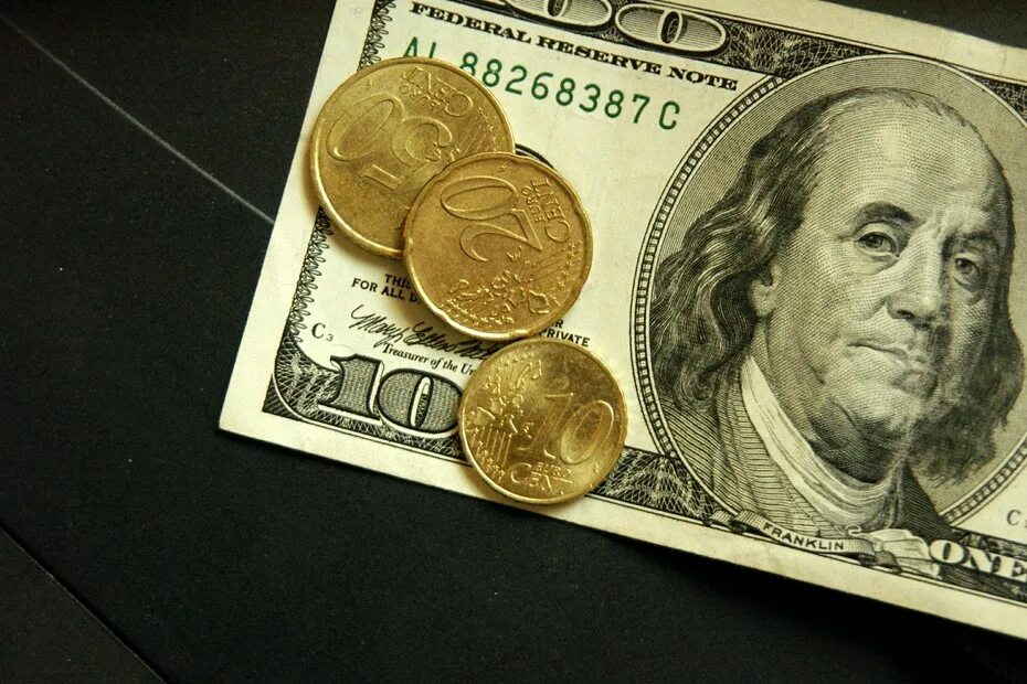 Монеты и купюры американские. Доллар и цент, рубль и копейка, фунт и. Сообщение о долларе. Задача доллары и центы. Задача доллары и центы.