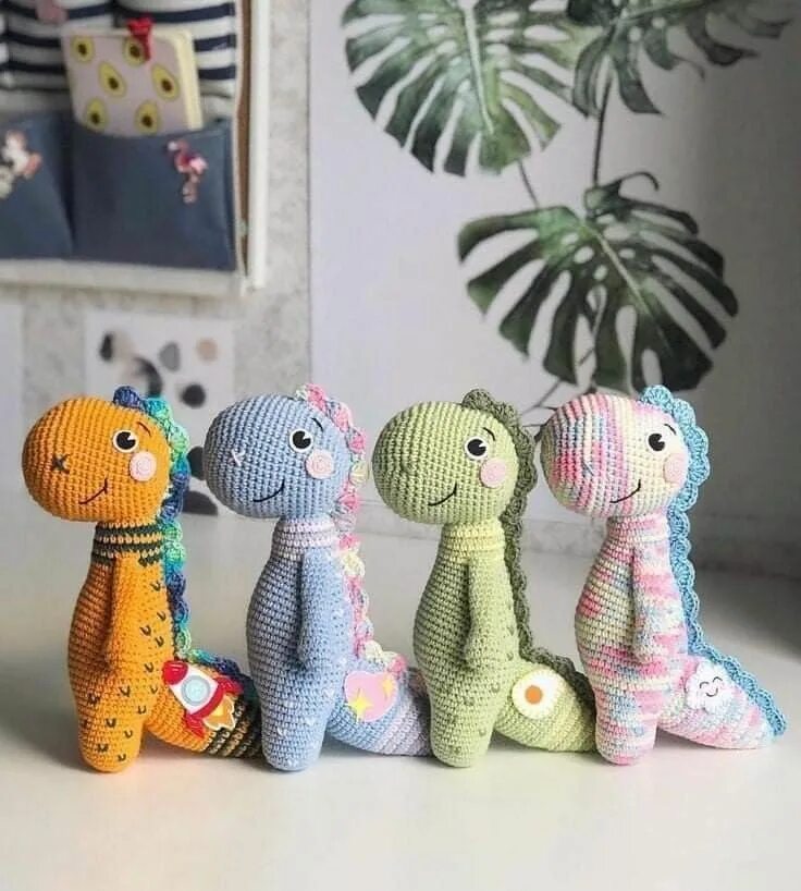 Вязаный динозавр крючком. Динозавр дино амигуруми. динозаврик дино крючком. вязаная игрушка динозавр. вязаннач игрушка динозаврик.