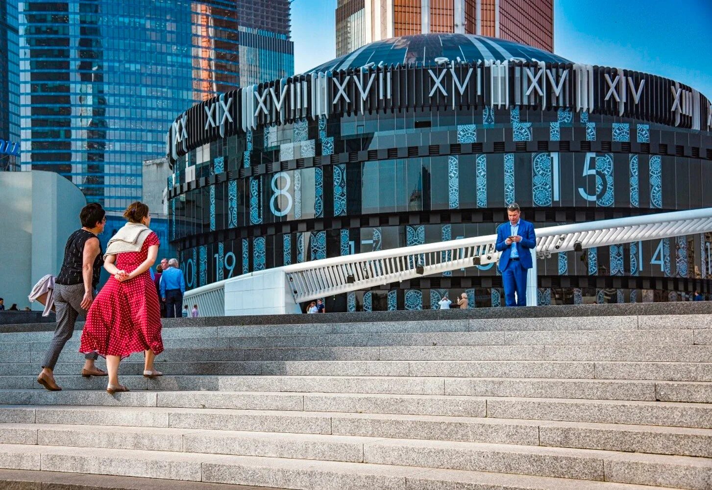 Москва Сити площадь. Амфитеатр Москва Сити. Городская площадь ММДЦ "Москва-Сити. Москва Сити площадь с часами. Новости дня сити москва