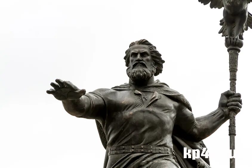 Памятник ивану 3. Памятник ивану третьему в калуге. андрей коробцов памятнике ивану iii в калуге. памятник ивану грозному в калуге. иван 3 васильевич памятник.