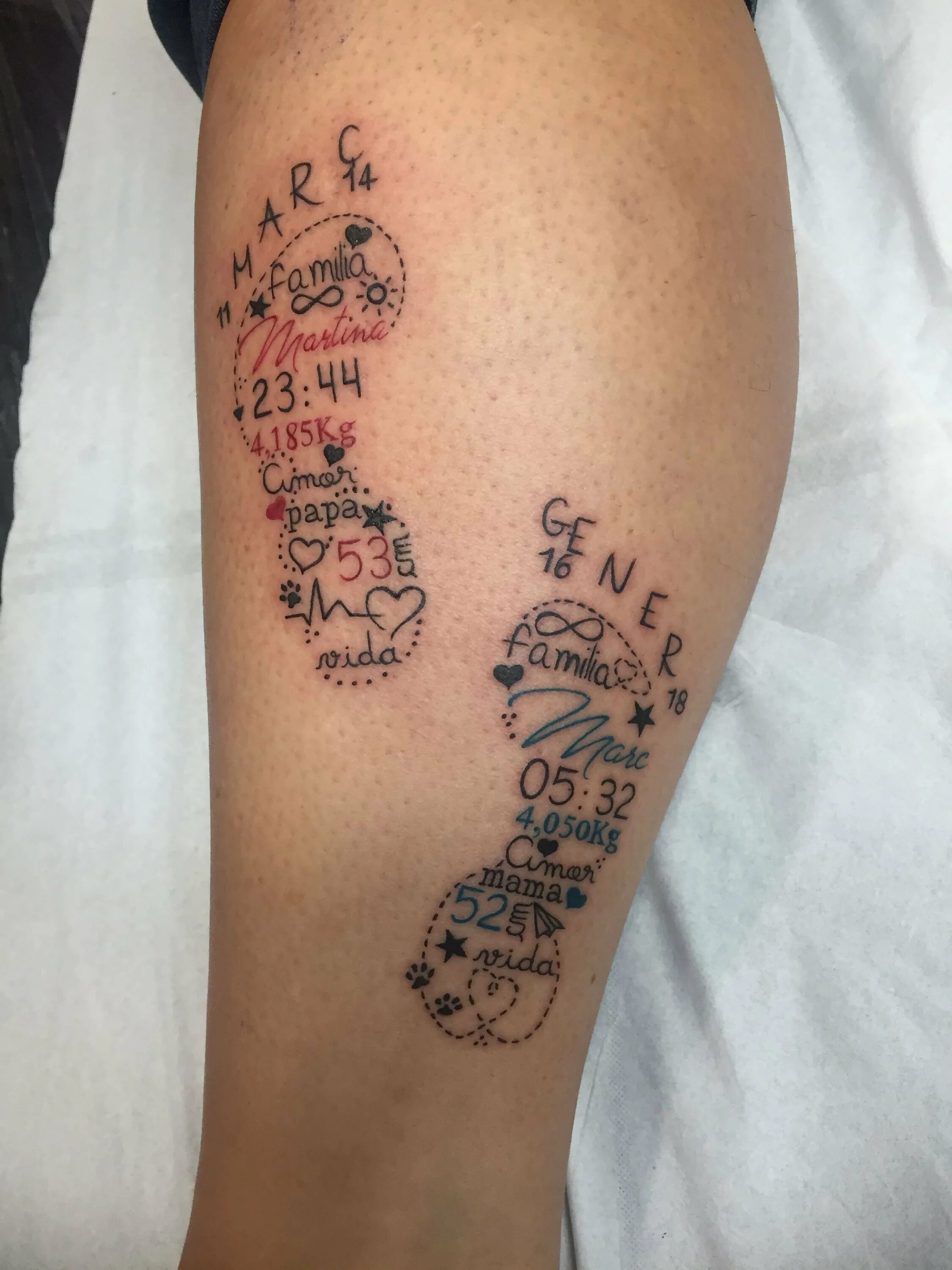 Дата рождения малыша тату. Татуировка на рождение ребенка. Тату с датой рождения ребенка. Тату связанное с детьми. Тату с датой рождения ребенка.