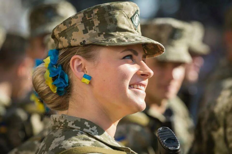 Женщины в украинской армии. Женщины военнослужащие. Украинки в армии. Девушки военнослужащие Украины.