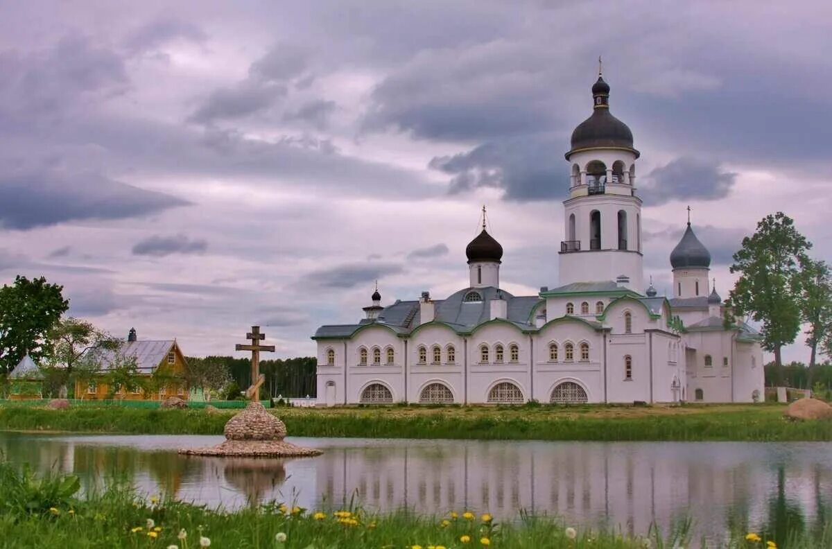 Самый святой монастырь. Крыпецкий монастырь. Богородицкий Крыпецкий монастырь. «Православные храмы и монастыри» нижный Новгород. Серпухов монастырь Высоцкий мужской монастырь.