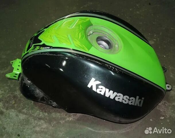 Бак kawasaki zx9r. Кавасаки бак. Бачок расширительный кавасаки zx9r. Кавасаки бак. Бак кавасаки.