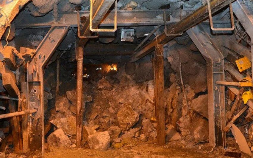 Завалило в шахте. Шахта. обрушения пород кровли в шахте. обрушение пород в горных выработках.