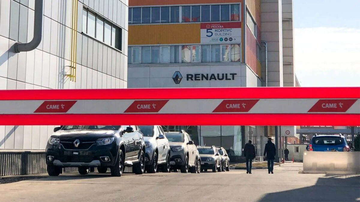 Renault уходят. Концерн Рено. Renault уходит из России. Завод Рено во Франции. Французский производитель автомобилей Renault.