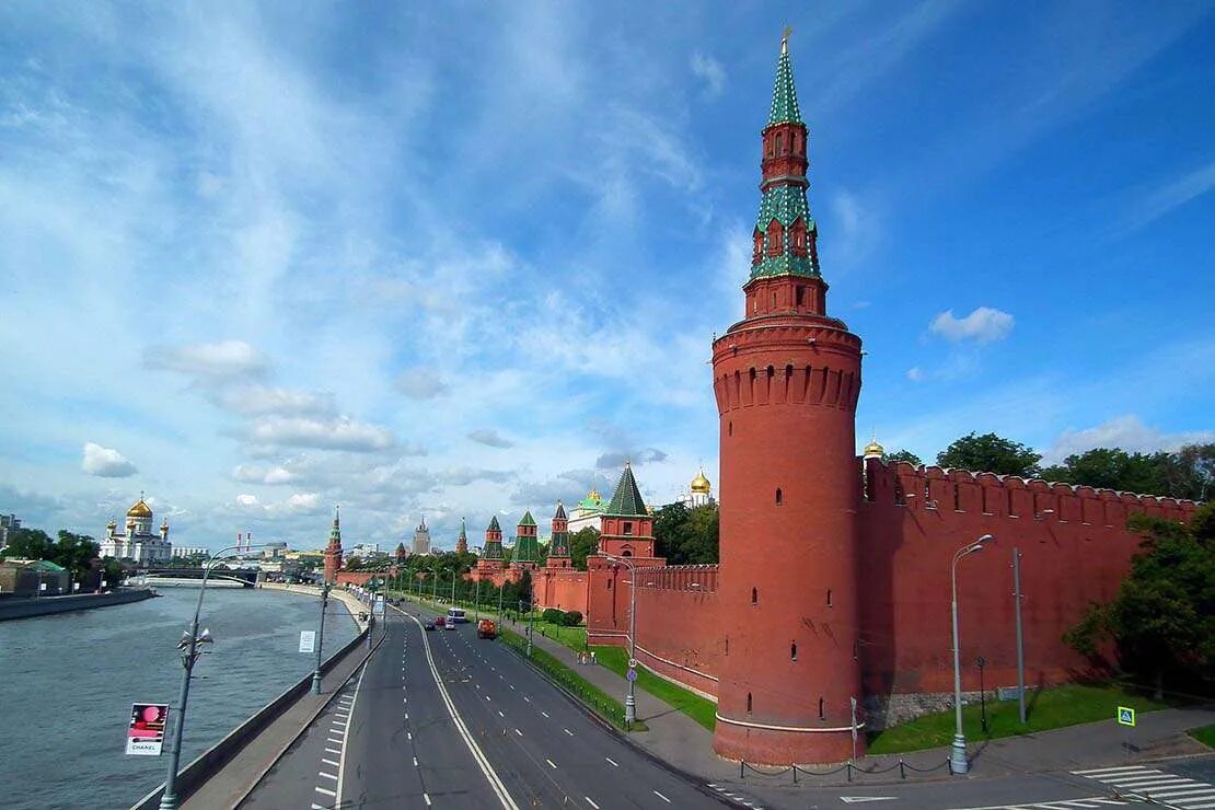 Башни стен кремля. Беклемишевская башня московского кремля. беклеми́шевская башня московского кремля. москворецкая башня московского кремля. угловая арсенальная башня московского кремля.