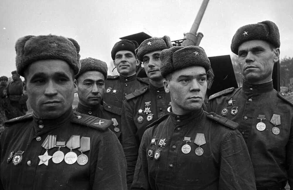 Военный красной армии. Орденоносцы войны 1941-1945. Советский офицер. Советские солдаты с наградами. Солдат с медалями.