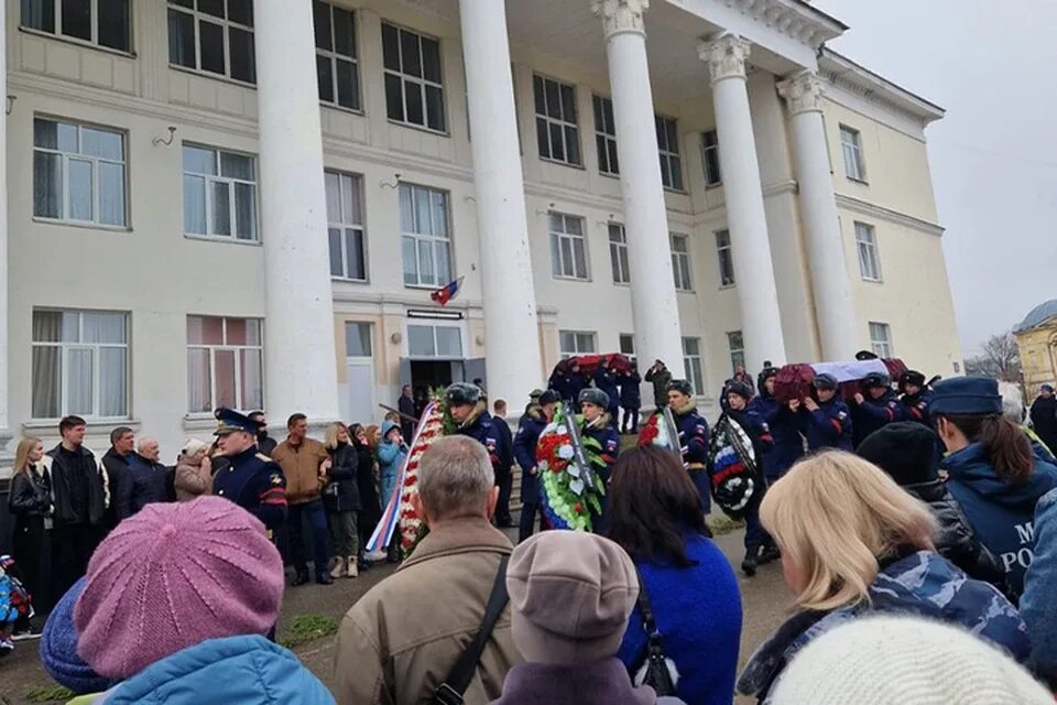 Торжок прощание с погибшими. Прощание в Торжке с тремя погибшими. Торжок прощание с воинами вчера.