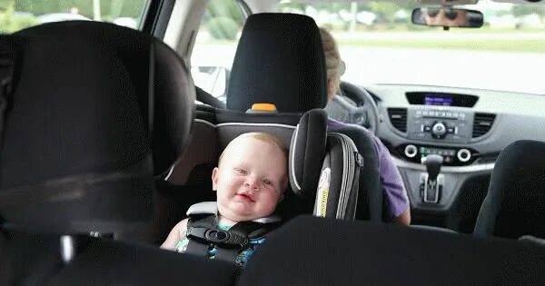 Пдд ребенок на переднем сидении. Со скольки лет можно ездить на переднем сидении детям. Кресло для новорожденных в машину. Нормы перевозки ребенка на переднем сидении. Штраф за ребенка на переднем сиденье.