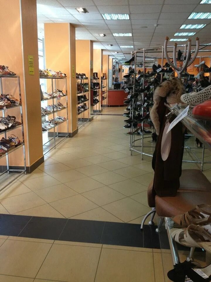Обувной магазин в Твери. Магазин обувной в Чайке Томика. Томика Тверь обувь. Тверь обувной магазин на речн.