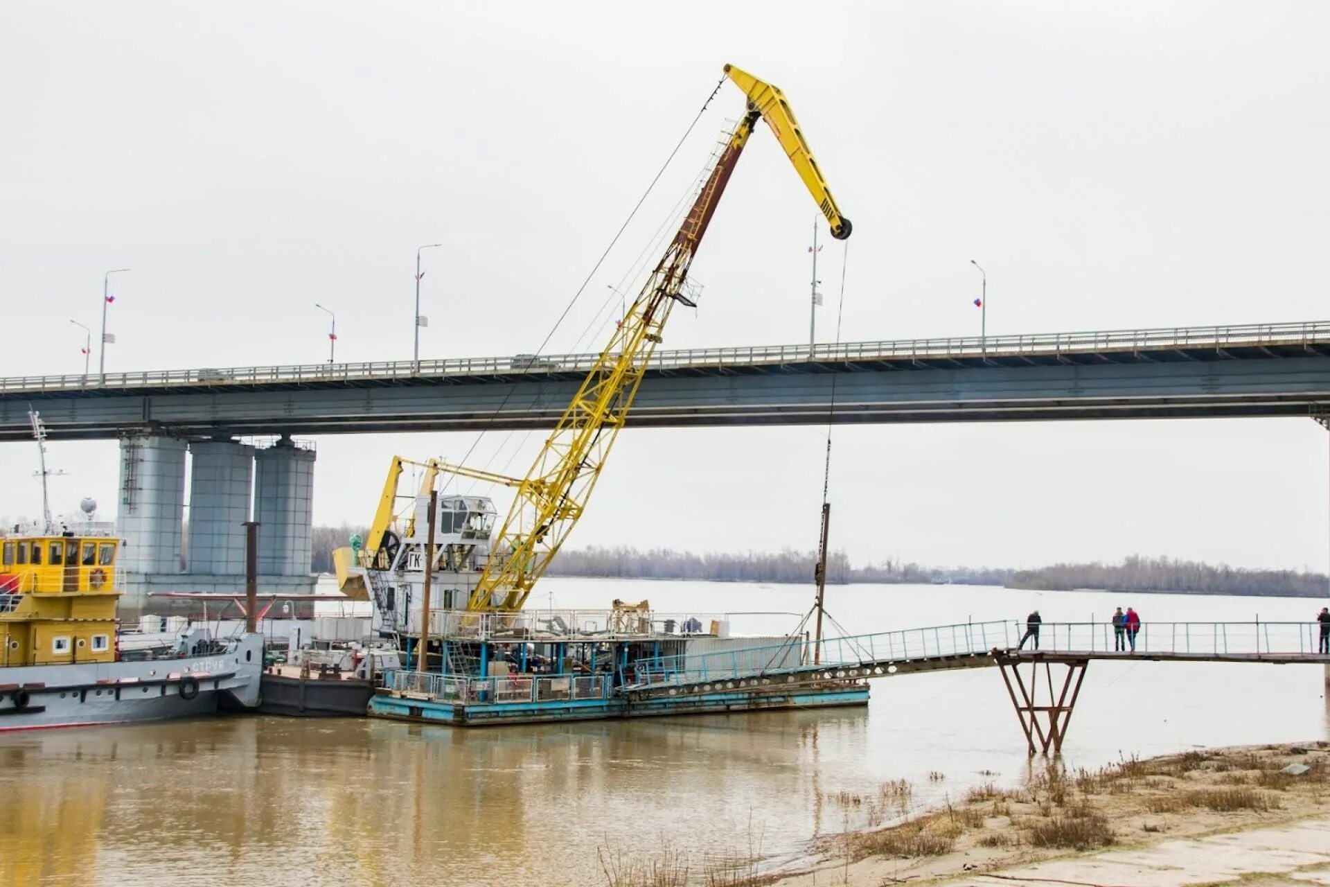 Уровень воды в реке обь город новосибирск. Река Обь Барнаул. Барнаул Обь 2022. Обь Барнаул экипэдия. Мост через Обь Барнаул.