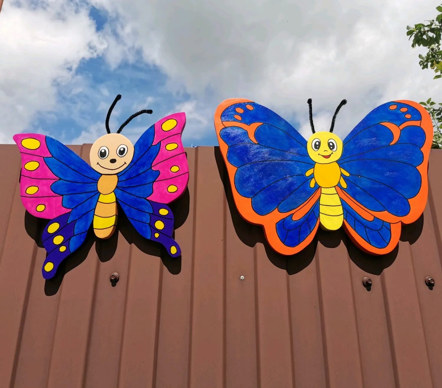 Украшение забора. Бабочка из фанеры. Бабочки для украшения веранды. Бабочки из фанеры для сада. Бабочки для оформления группы