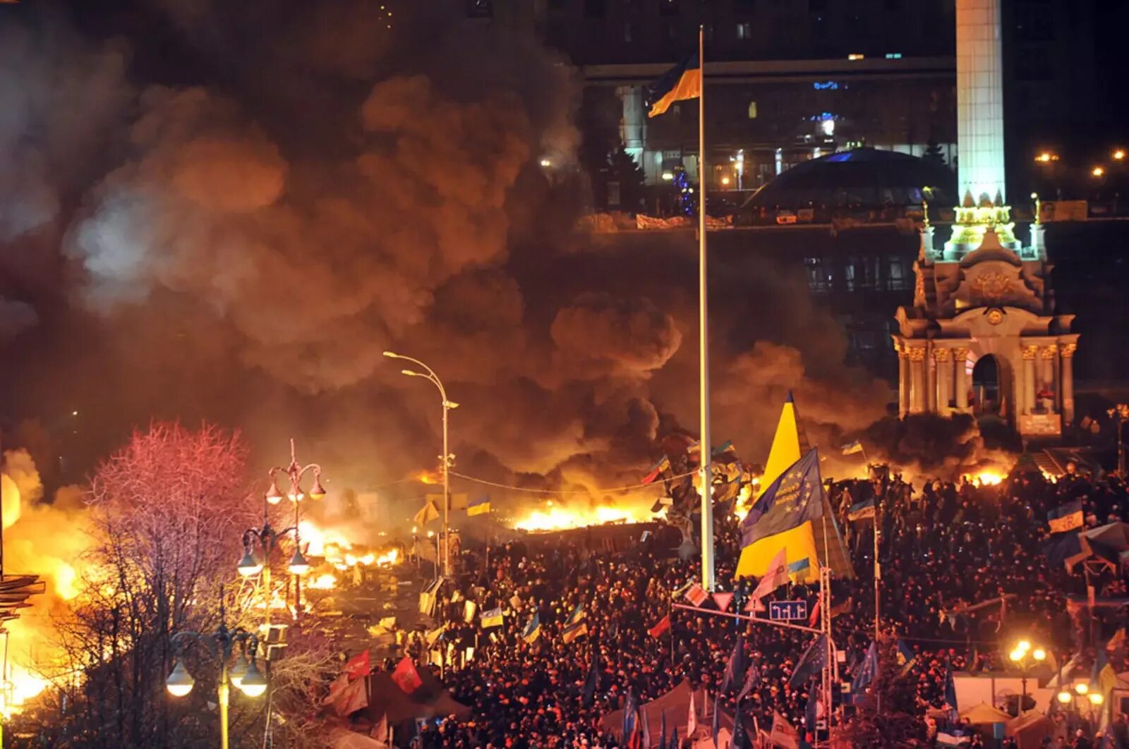 Что было на майдане в 2014. Майдан Незалежности Киев 2014. Киев площадь независимости Евромайдан. Переворот в Украине 2014 Майдан. Майдан 2014 площадь независимости.