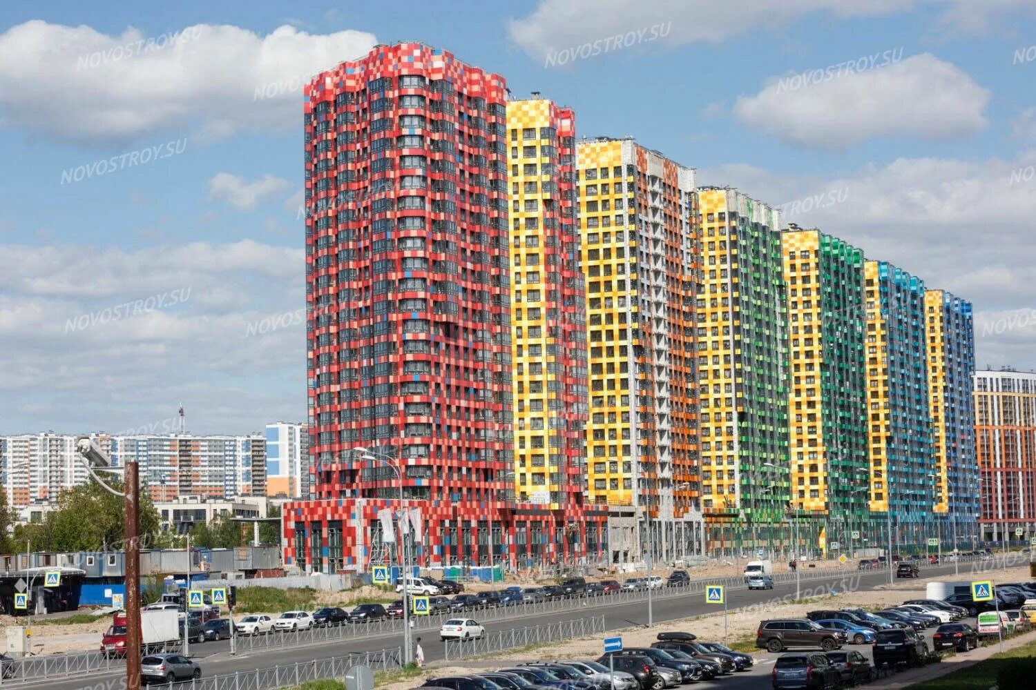 Легенда комендантский просп 54 санкт петербург фото. Ленлаб комендантский 56. Жк легенда на комендантском 58. Легенда комендантский просп 54 санкт петербург фото. Разноцветные дома на комендантском.