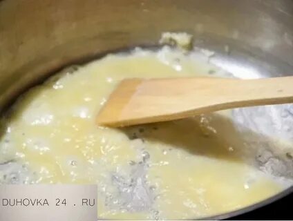 Масло с мукой на сковороде