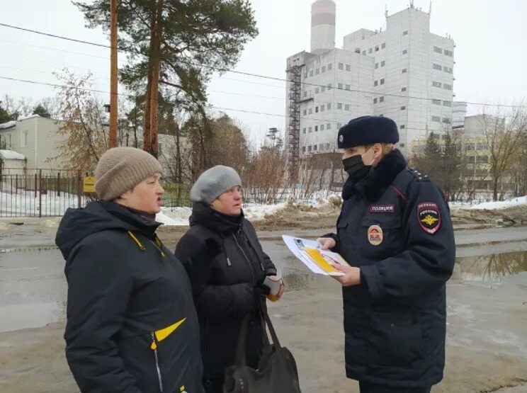 Мошенники на улице. Информирование граждан. Полиция Павловский Посад. Полиция Павловский Посад фото. Полицейский Хаустов Павловская.