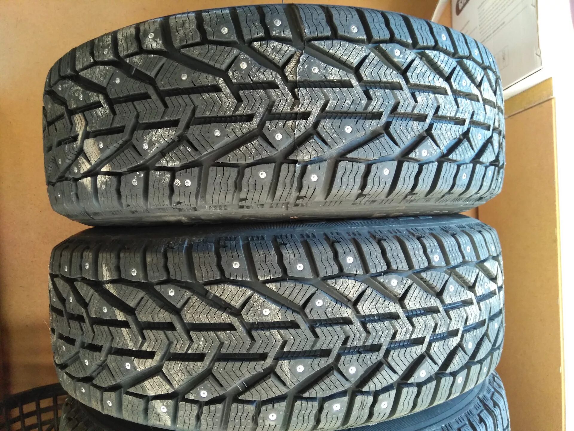 Шины zmax zealion отзывы. Tigar Ice (шип) r16 205/55. Корморан студ 2 205/55 r16. Корморан студ 205/55 r16. Корморан 205/55/16 зима.