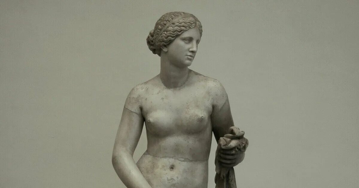 Фрина статуя. Семирадский фрина. Гетера фрина. Фрина скульптура праксителя гетера. Фрина афродита.