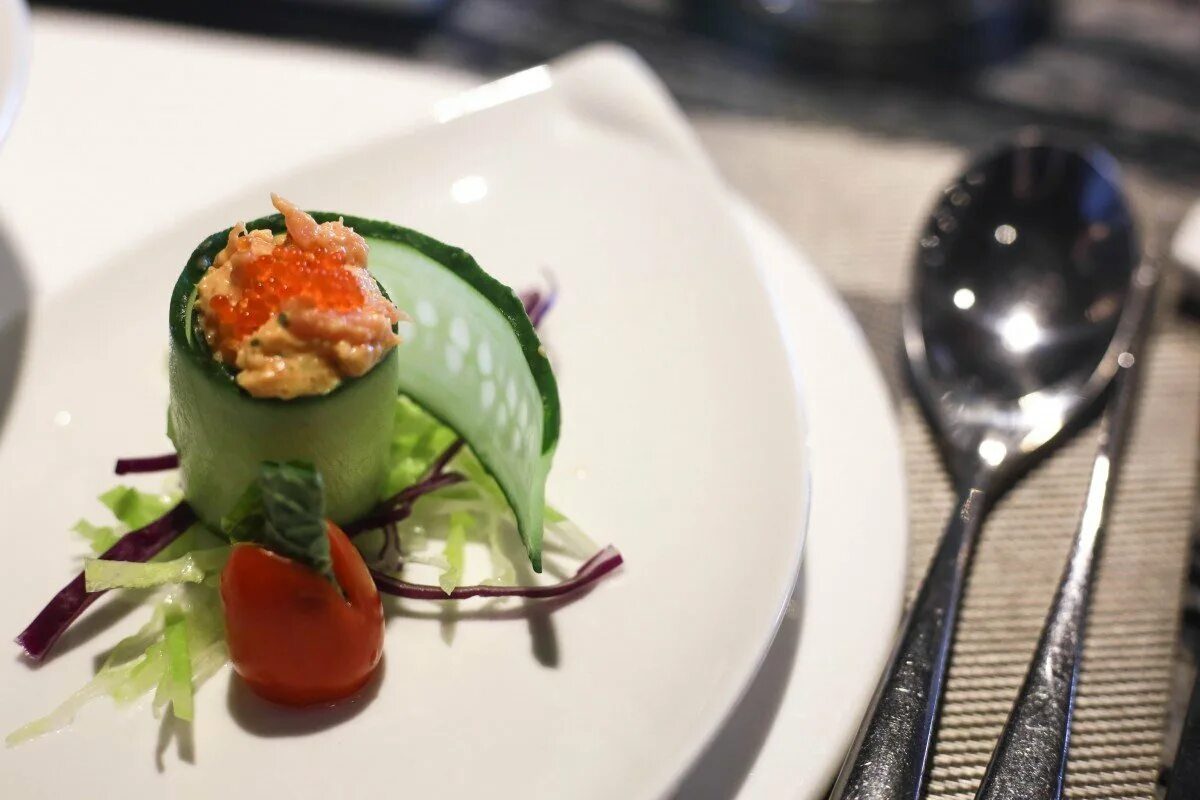 оригинальные блюда ресторанов. ресторанная подача салатов. ресторанное украшение блюд. креативная подача блюд в ресторанах. оригинальная подача блюд.